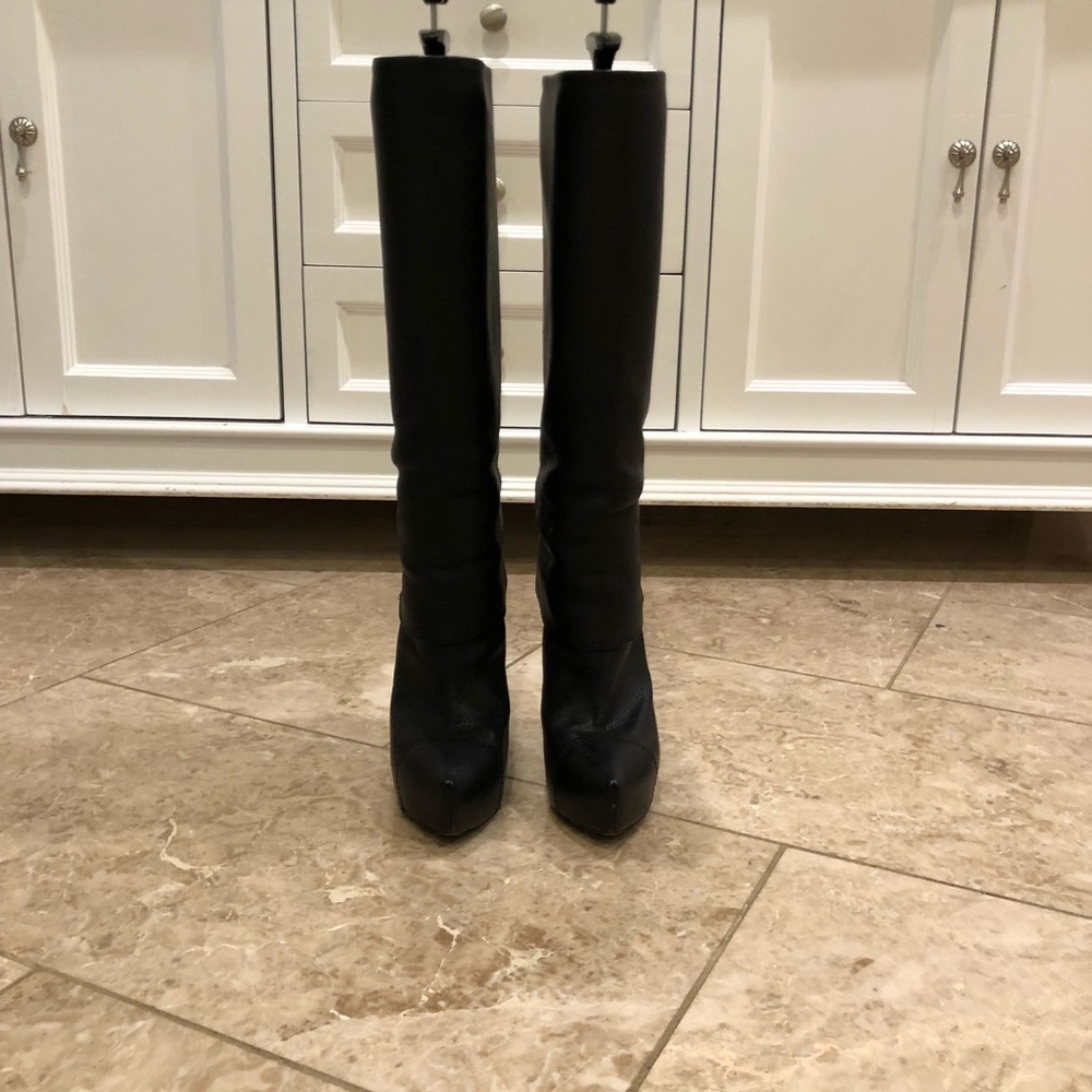 Authentic Louis Vuitton Queen Boots - Picture 3 of 8